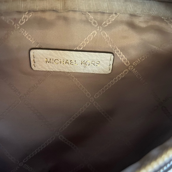 Michael Kors Authentic Fanny Pack waist purse - Picture 7 of 10